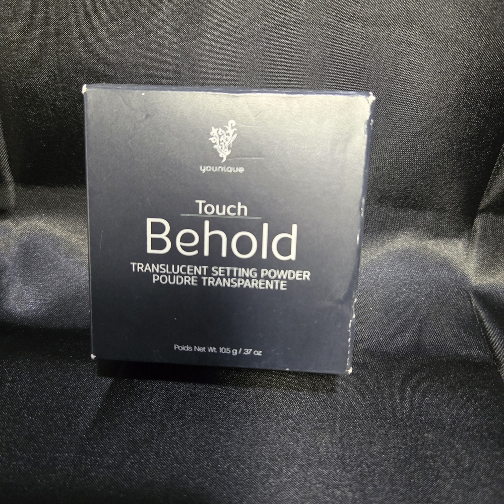Younique Touch Behold Translucent Setting Powder - Picture 2 of 3